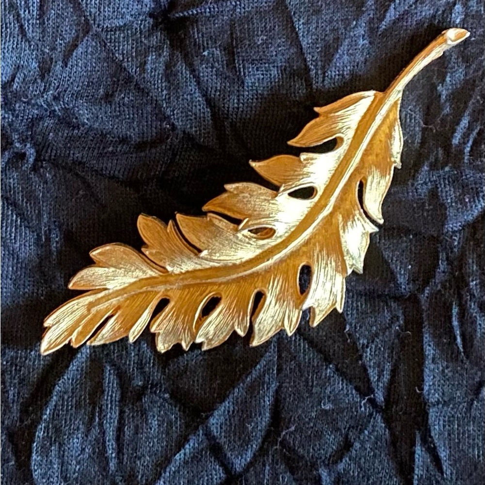 “ CORO Vintage “ Leaf Brooch “